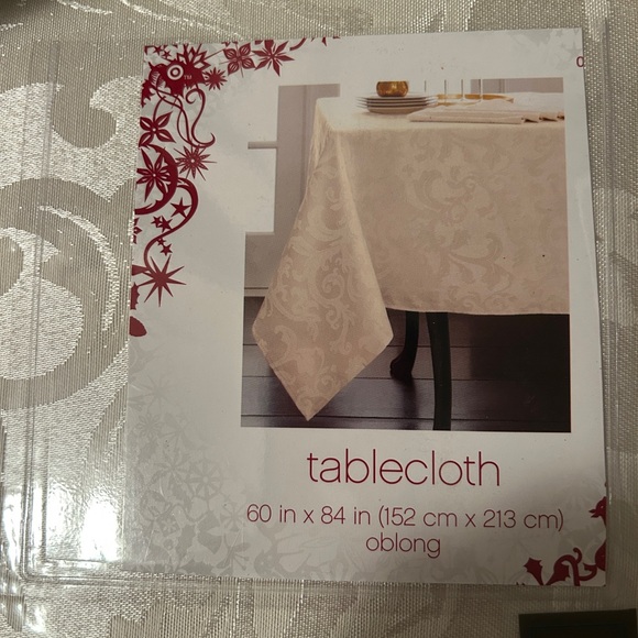 Target Two Tabkeclloths - Picture 1 of 5